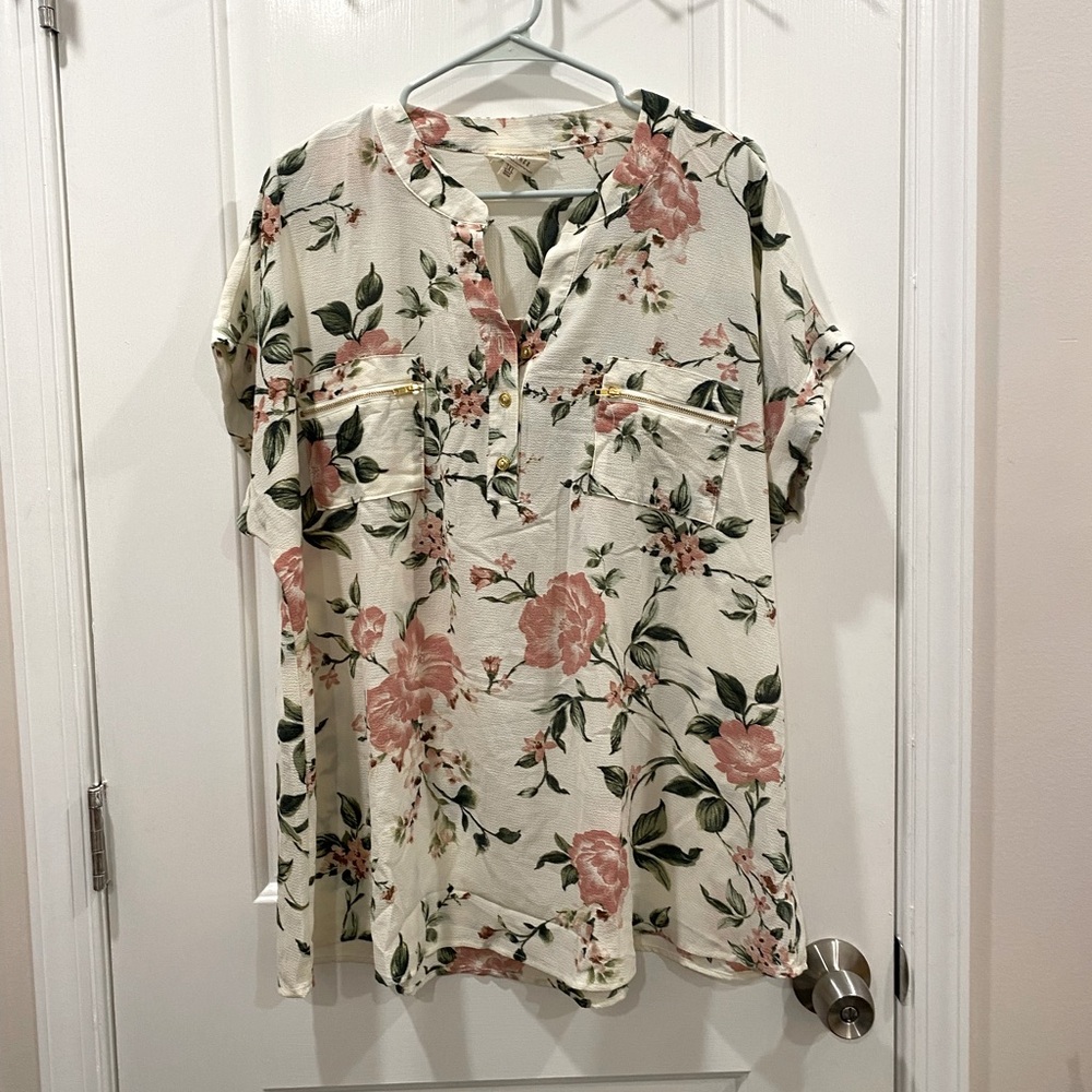 3X Floral Blouse with Pockets